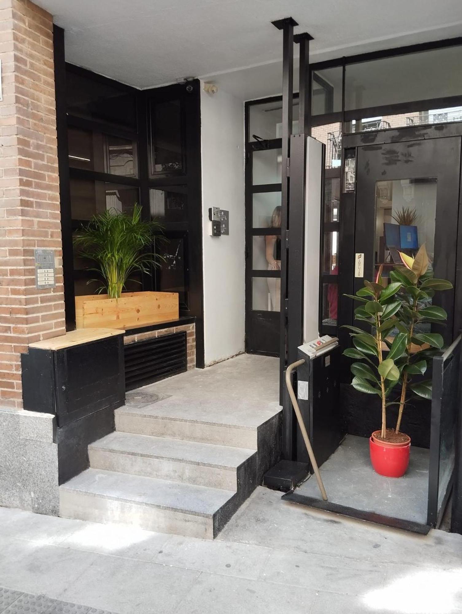 Onefam Madrid Hostel Bagian luar foto